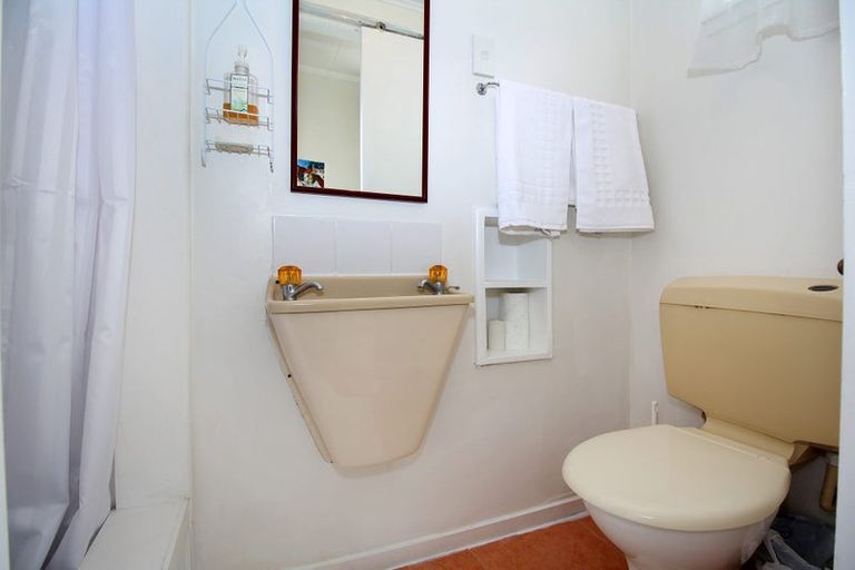 Photo of property in 37 Larne Avenue, Pakuranga Heights, Auckland, 2010