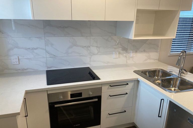 Photo of property in 63 Morihana Close, Glen Eden, 0602