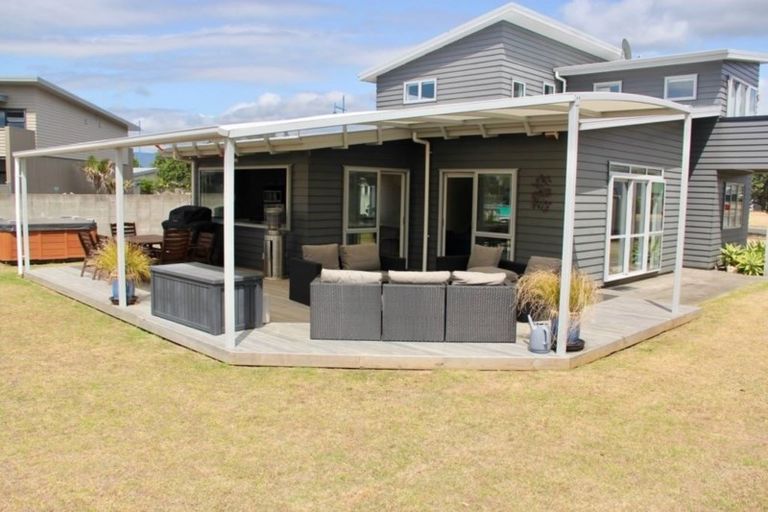 Photo of property in 12 Arawa Lane, Whitianga, 3510