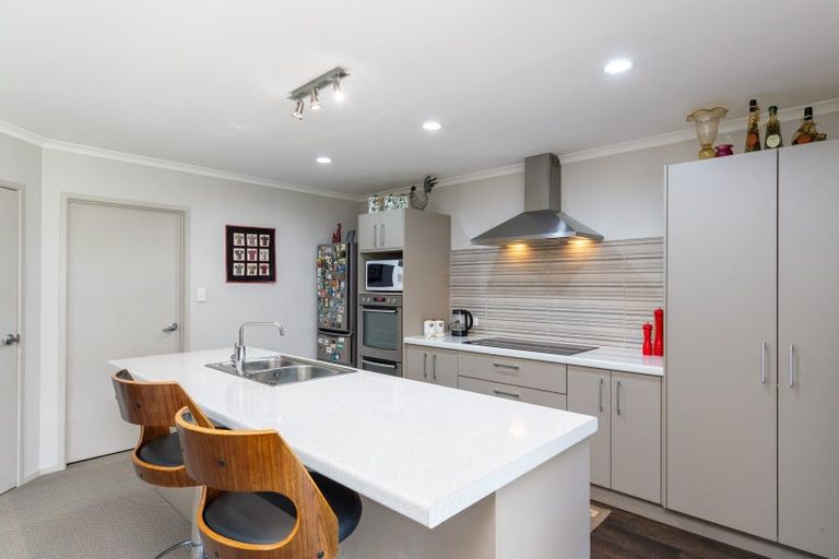 Photo of property in 10 Sunstone Crescent, Brown Owl, Upper Hutt, 5018