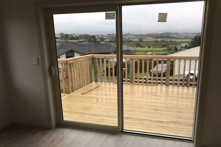 Photo of property in 7 Weka Close, Red Beach, 0932