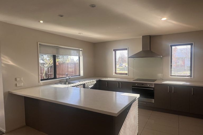 Photo of property in 72 Shillingford Boulevard, Rolleston, 7615