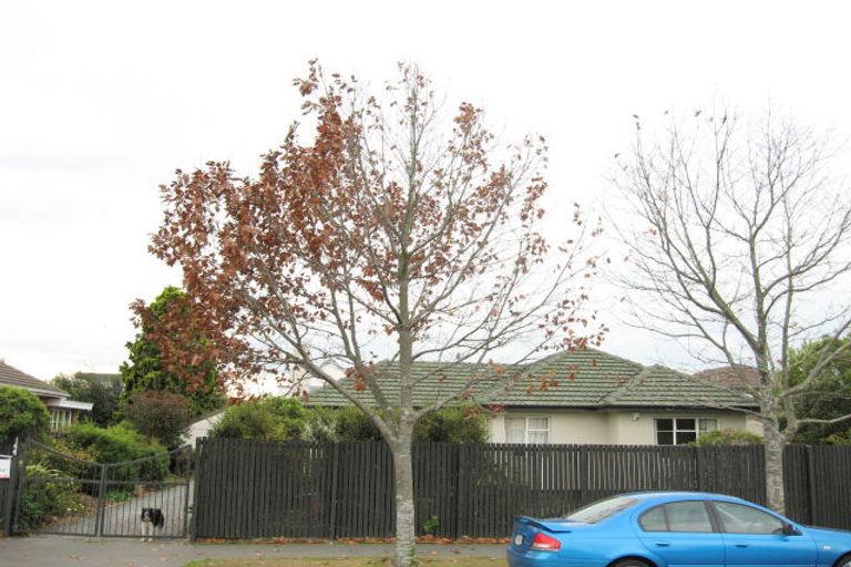 Photo of property in 2/144a Yaldhurst Road, Sockburn, Christchurch, 8042