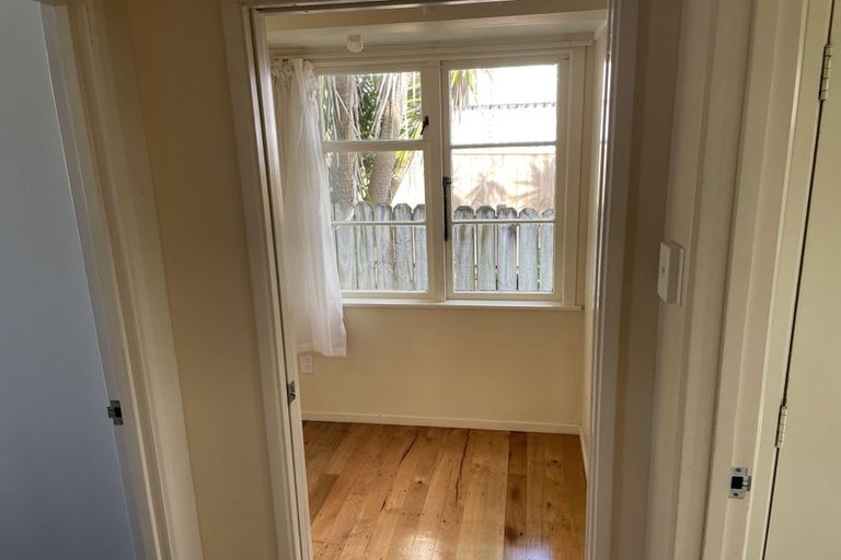 Photo of property in 17 Blacklock Avenue, Henderson, Auckland, 0612