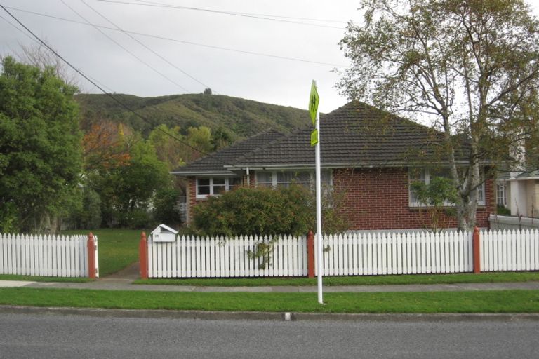 Photo of property in 38 Horoeka Street, Stokes Valley, Lower Hutt, 5019