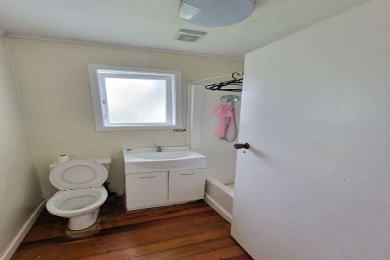 Photo of property in 420 Old Te Atatu Road, Te Atatu Peninsula, Auckland, 0610