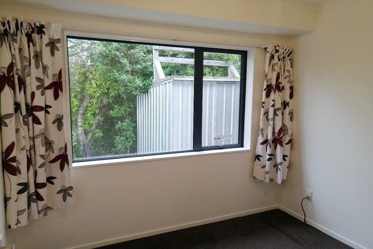 Photo of property in 5 Kemp Road, Massey, Auckland, 0614