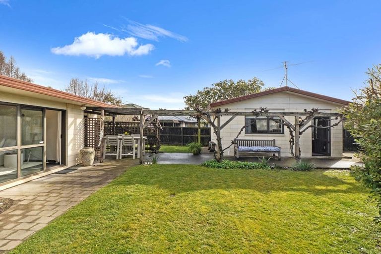 Photo of property in 8 Dulcie Place, Harewood, Christchurch, 8051