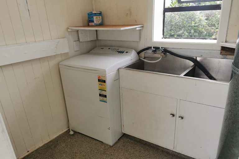 Photo of property in 42 Kamahi Street, Stokes Valley, Lower Hutt, 5019