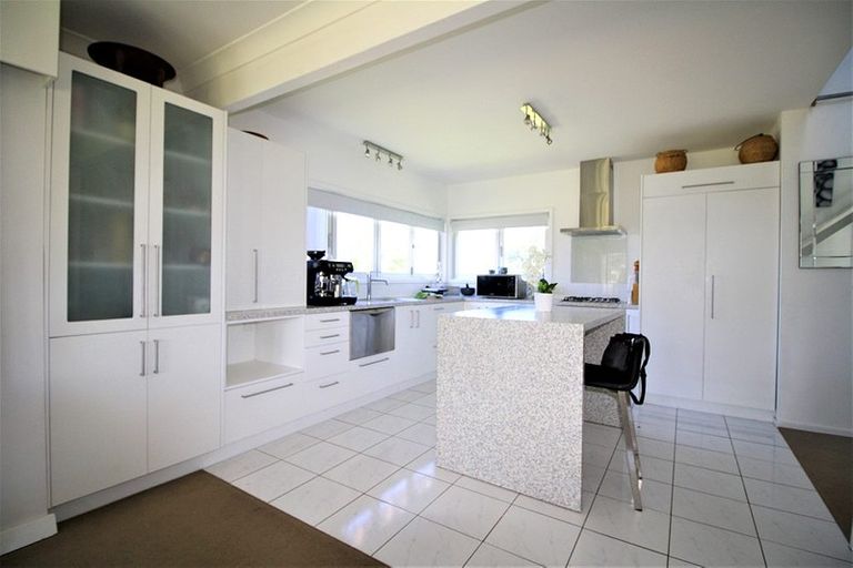 Photo of property in 15 Moray Place, Whiritoa, Whangamata, 3691