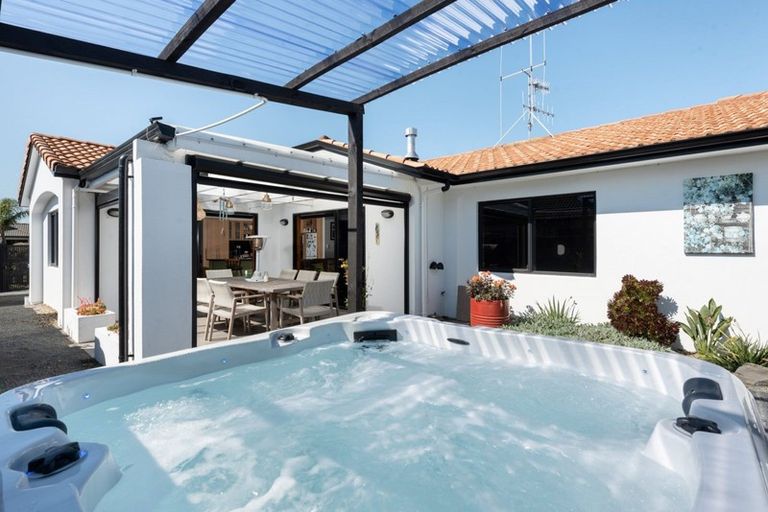 Photo of property in 24 Ohope Place, Papamoa Beach, Papamoa, 3118