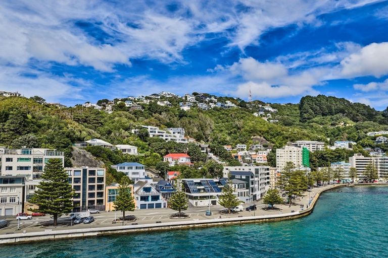 Photo of property in 338 Oriental Parade, Oriental Bay, Wellington, 6011