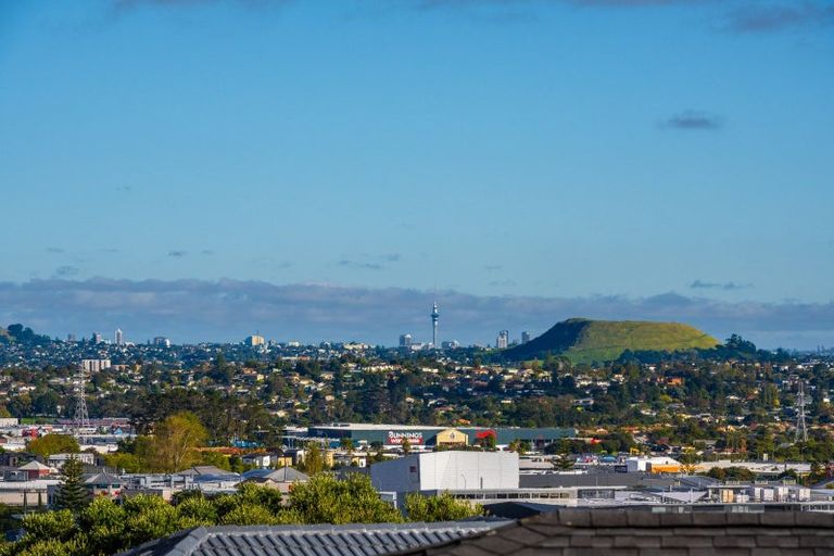 Photo of property in 8 Verley Rise, East Tamaki Heights, Auckland, 2016