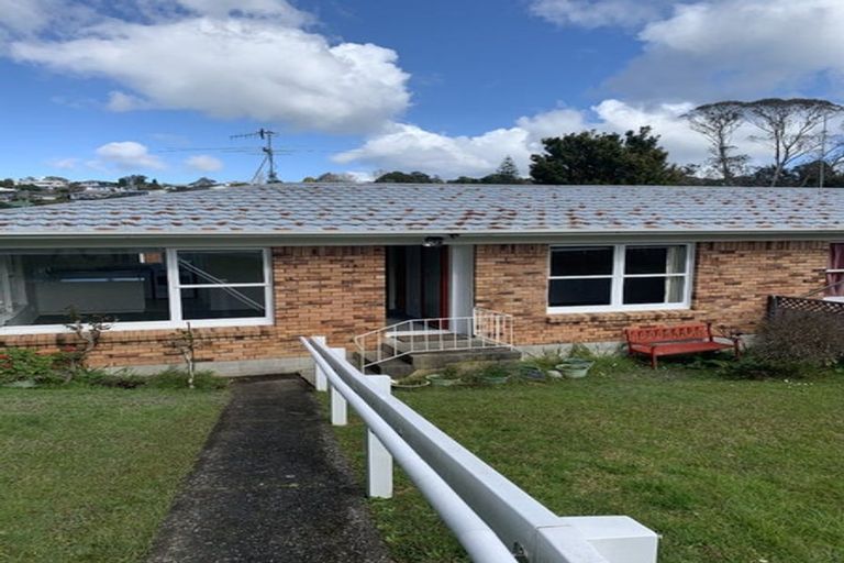 Photo of property in 1/8 Battle Place, Glenfield, Auckland, 0629