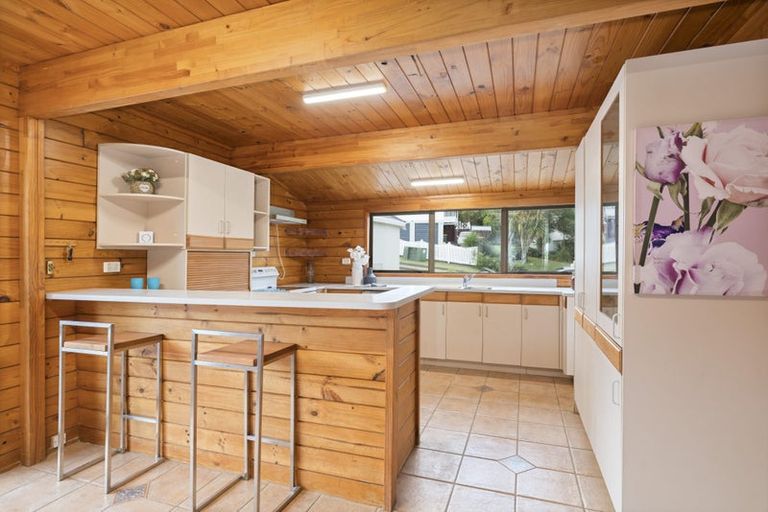 Photo of property in 5 Chardon Place, Henderson, Auckland, 0612