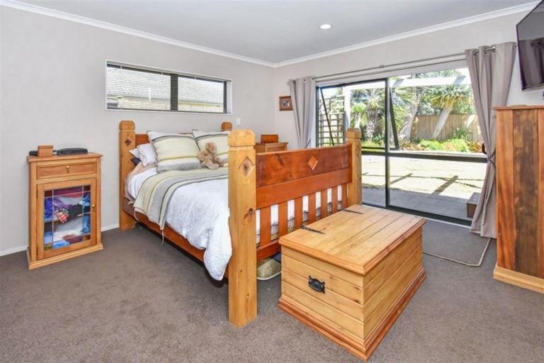Photo of property in 172 Wattle Farm Road, Wattle Downs, Auckland, 2103