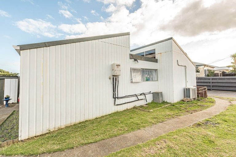 Photo of property in 19a Egmont Street, Castlecliff, Whanganui, 4501