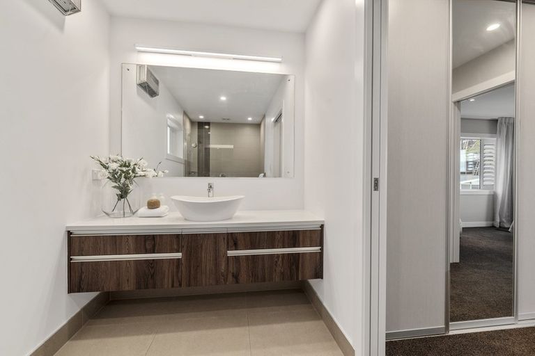 Photo of property in 76 Churchill Road, Murrays Bay, Auckland, 0630