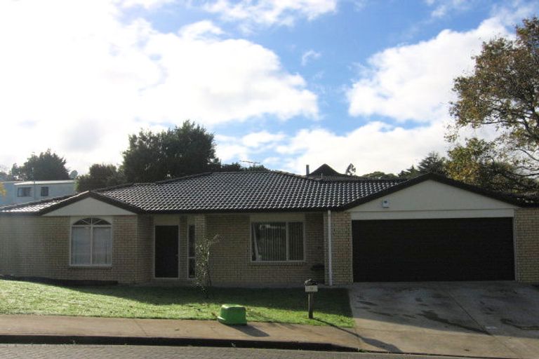 Photo of property in 13 Piper Place, Goodwood Heights, Auckland, 2105