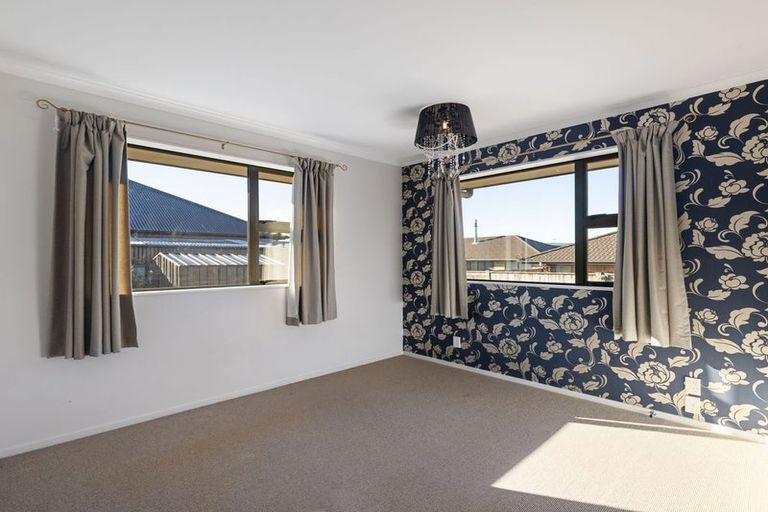 Photo of property in 6 Galea Grove, Kelvin Grove, Palmerston North, 4414