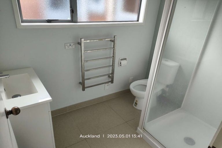 Photo of property in 30a Kiteroa Terrace, Rothesay Bay, Auckland, 0630