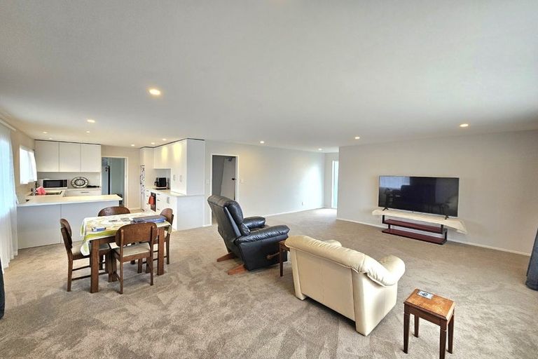 Photo of property in 4 Poplar Grove, Whalers Gate, New Plymouth, 4310