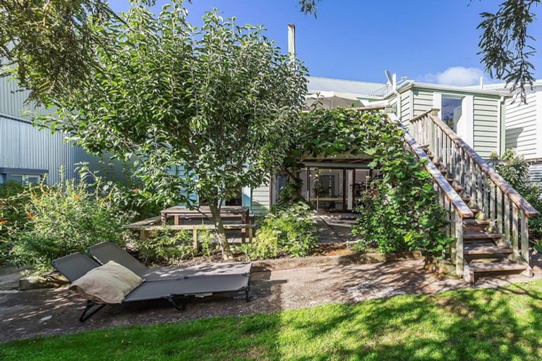 Photo of property in 32 Aro Street, Aro Valley, Wellington, 6021