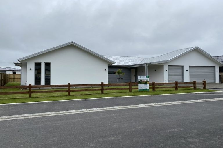 Photo of property in 8 Jag Way, Tinwald, Ashburton, 7700