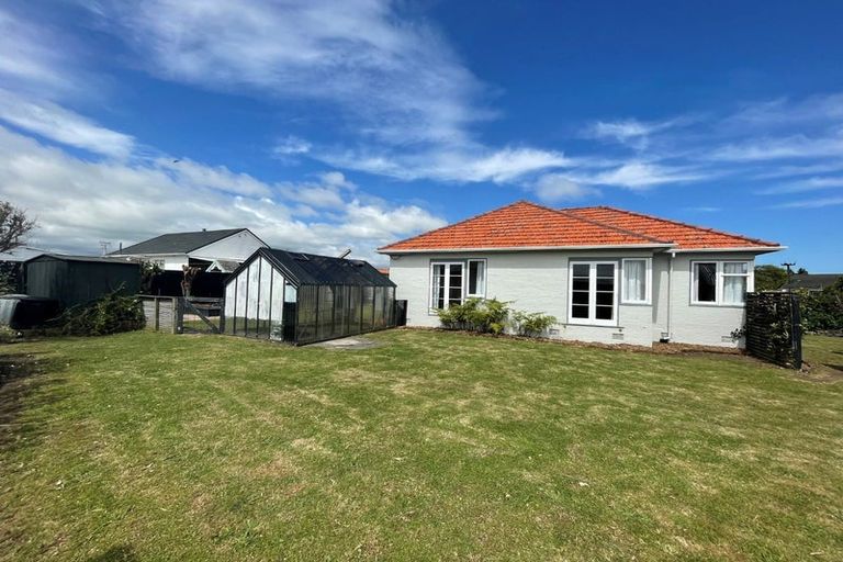 Photo of property in 4 Holford Street, Westown, New Plymouth, 4310