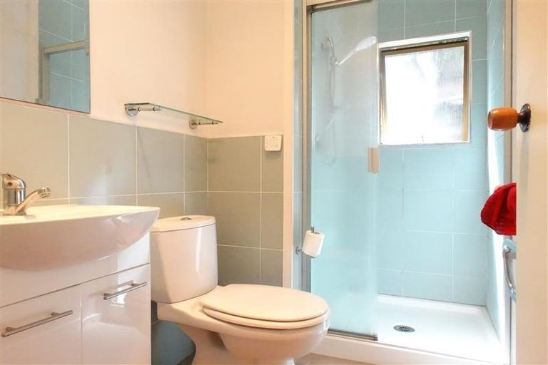 Photo of property in 23 Heaton Grove, Chatswood, Auckland, 0626