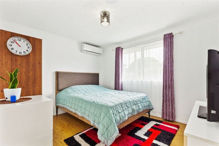 Photo of property in 2/146a Don Buck Road, Massey, Auckland, 0614