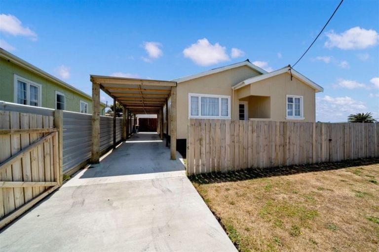 Photo of property in 10 Leicester Street, Patea, 4520