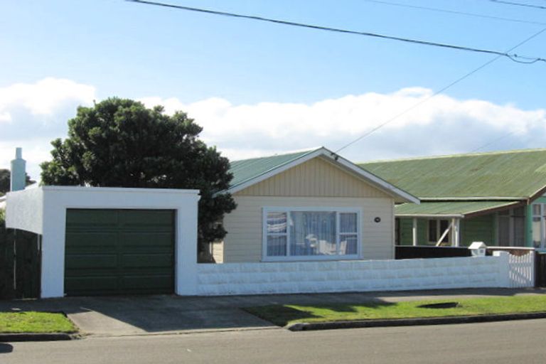 Photo of property in 23 Endeavour Street, Lyall Bay, Wellington, 6022