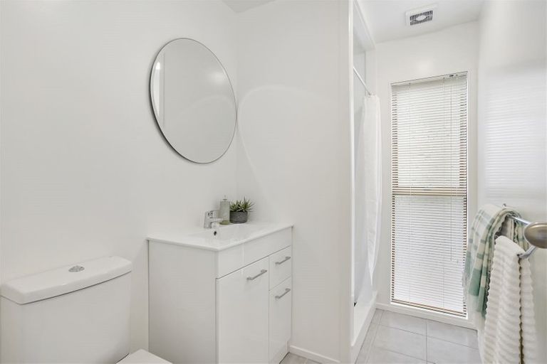 Photo of property in 2/165 Birkenhead Avenue, Birkenhead, Auckland, 0626