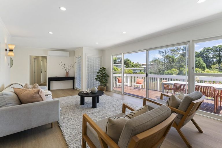 Photo of property in 12 Kiernan Place, Kelston, Auckland, 0602