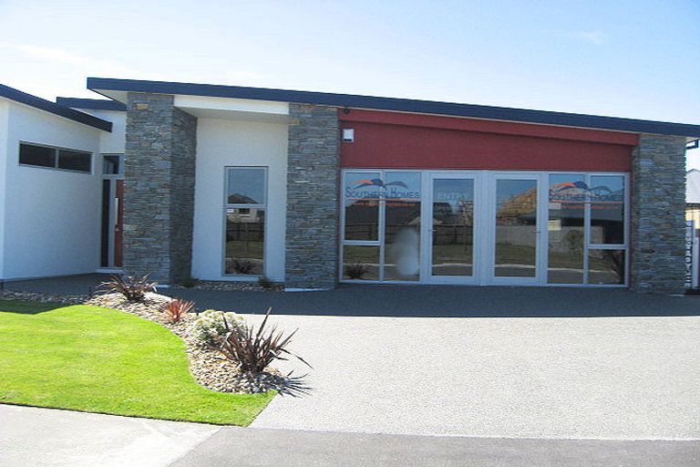 Photo of property in 28 Millstream Drive, Northwood, Christchurch, 8051