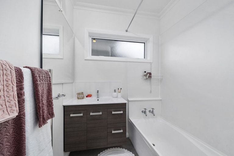 Photo of property in 10 Karaka Grove, Raumati Beach, Paraparaumu, 5032