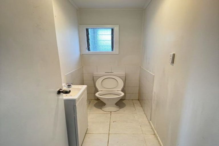 Photo of property in 25 Moor Avenue, Te Atatu Peninsula, Auckland, 0610