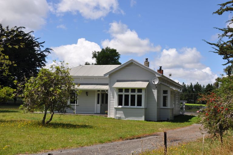 Photo of property in 1764 Kimbolton Road, Cheltenham, Feilding, 4777