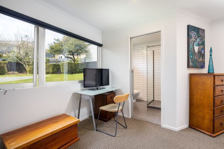 Photo of property in 189 Mangorei Road, Merrilands, New Plymouth, 4312