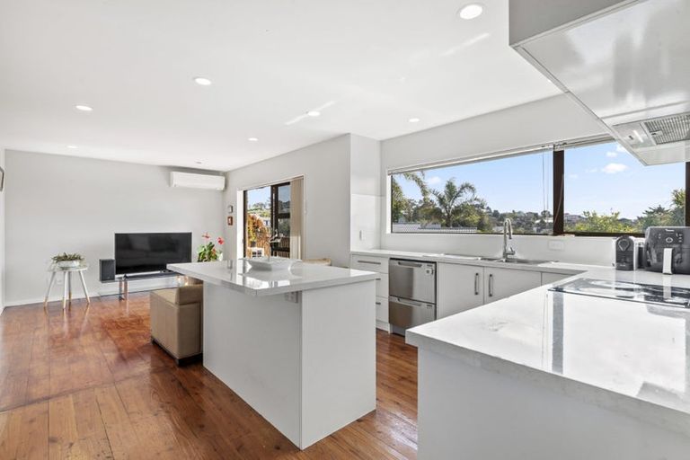 Photo of property in 181 Carlisle Road, Northcross, Auckland, 0632