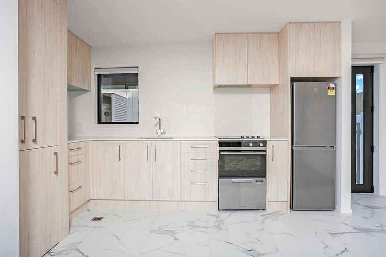 Photo of property in 1/21 Karamu Street, Te Atatu Peninsula, Auckland, 0610
