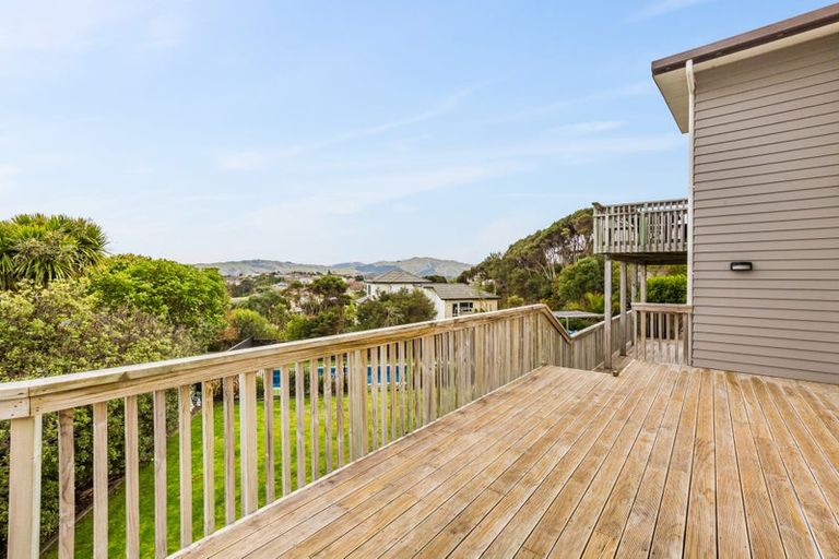 Photo of property in 4 Helm Place, Whitby, Porirua, 5024