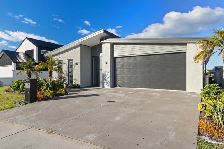 Photo of property in 17 Awatea Drive, Whitianga, 3510