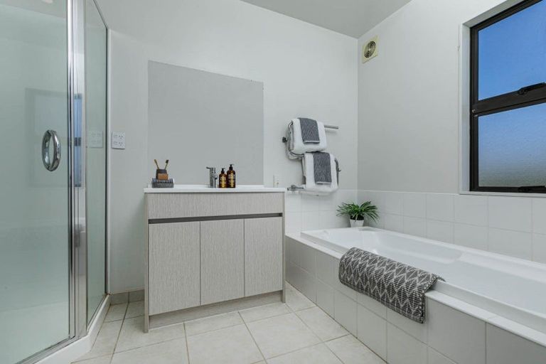 Photo of property in 11/40 Scarlet Oak Drive, Schnapper Rock, Auckland, 0632