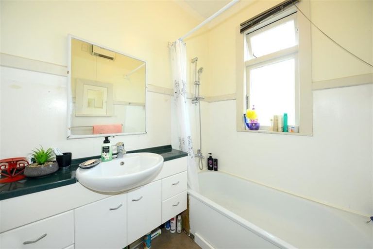 Photo of property in 16 Radley Street, Woolston, Christchurch, 8023