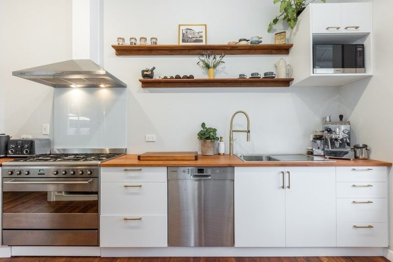 Photo of property in 402 Avenue Road West, Hastings, 4122