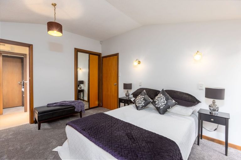 Photo of property in 270 Memorial Avenue, Burnside, Christchurch, 8053