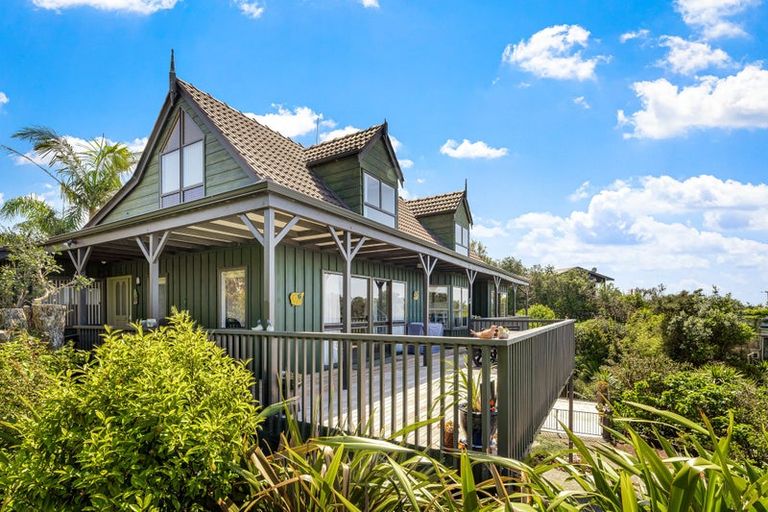 Photo of property in 12 Cooper Road, Stanmore Bay, Whangaparaoa, 0932