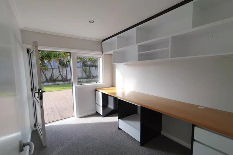 Photo of property in 56 Moyrus Crescent, East Tamaki Heights, Auckland, 2016